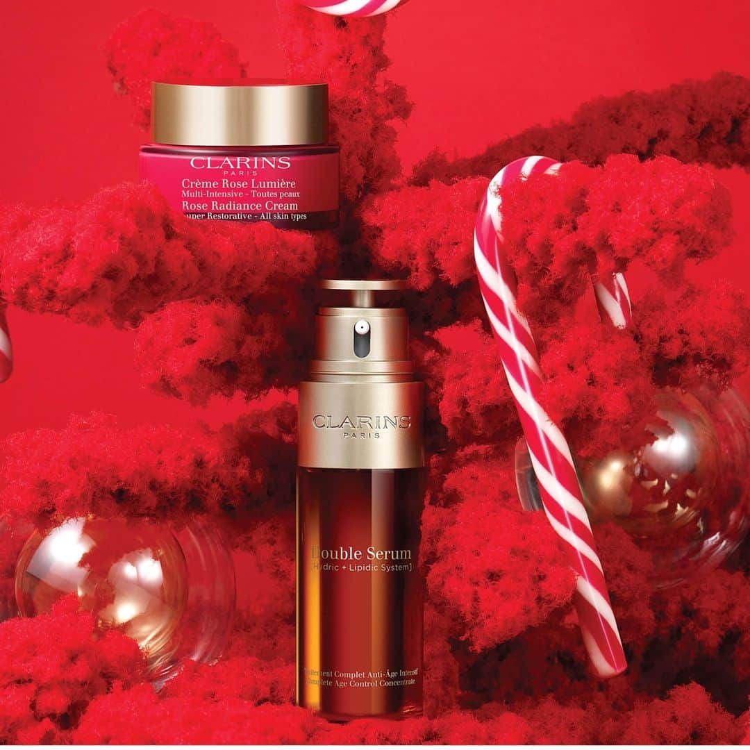 Clarins Australiaさんのインスタグラム写真 - (Clarins AustraliaInstagram)「Glow on this festive season with two of our cult favourites: the Double Serum and the Rose Radiance Cream - a dream team to achieve a hydrated, nourished glow and an instant complexion lift.⁣ ⁣ #ClarinsAus #DoubleSerum #ClarinsHoliday #ClarinsSkincare #glowingskin #ChristmaswithClarins」12月10日 15時30分 - clarinsanz