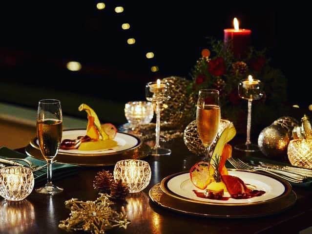 ANA CROWNE PLAZA NARITAのインスタグラム：「【スカイダイニング「彩風」2020Xmas course】 . 12月24日～12月25日限定 スカイダイニング「彩風」クリスマスコース あなたの大切な方の思い出に残る、特別な日をプレゼントしませんか？ エアポートのきらめく夜景を添えて素敵なディナーをお届け致します。 . ご予約・詳細はこちら▽ https://www.anacrowneplaza-narita.jp/restaurant/saifu/fair/detail/?id=11&c= . ◆お客様の安全・安心と感染症拡大防止を最優先として以下の取り組みを実施いたしております◆  ・店舗入口には、発熱や咳など異常が認められる場合は店内飲食をお断りさせていただいております。 ・お客様の入店時に検温をお願いしております。 ・店舗入口には手指消毒用に消毒液を用意しております。 ・店舗入口及び、食事中以外はマスクの着用をお願いしております。 ・従業員はマスク着用を義務付けております。 ・飛沫感染・接触感染を防止するために席数を減少して十分な間隔をとったテーブルレイアウトにしております。 ・店内が混み合う場合は入店を制限しております。 ・お客様が入れ替わる都度、テーブルを消毒しております。 ・お支払い、受け渡し時はキャッシュトレーを使用いたします。 . ホテル公式Facebook▽ https://m.facebook.com/anacrowneplaza.narita . ホテル公式Instagram▽ https://www.instagram.com/anacrowneplaza_narita/ . ホテル公式LINE▽ https://lin.ee/1uofs8ueK」