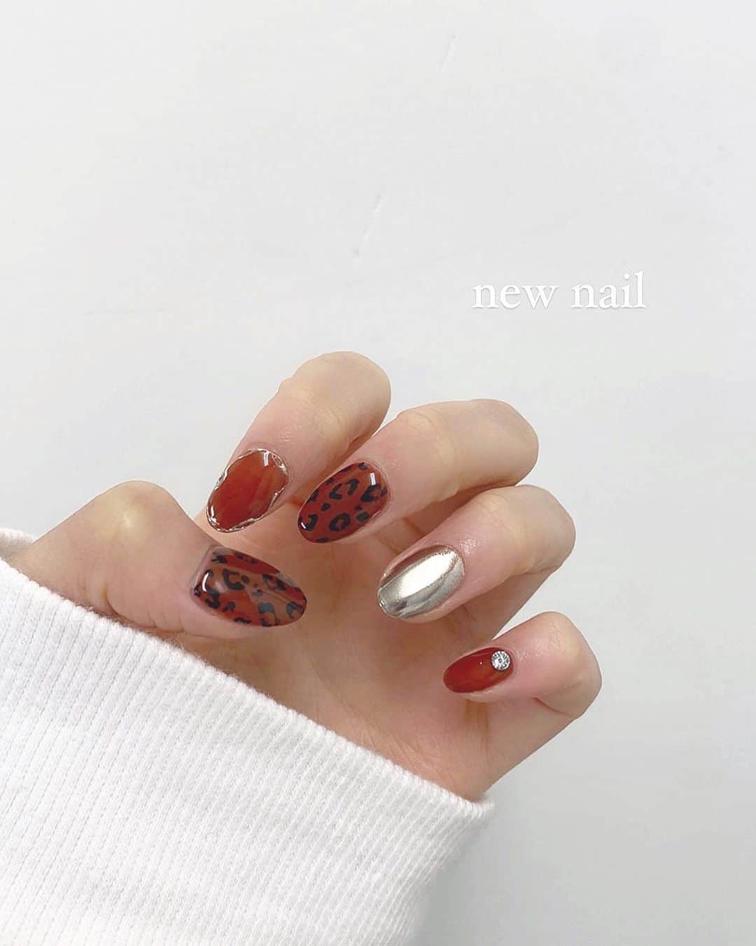 のインスタグラム：「・ ・ 🐆🖤 ・ ・ #nail #ネイル #ブラウンネイル  #レオパードネイル #ミラーネイル」