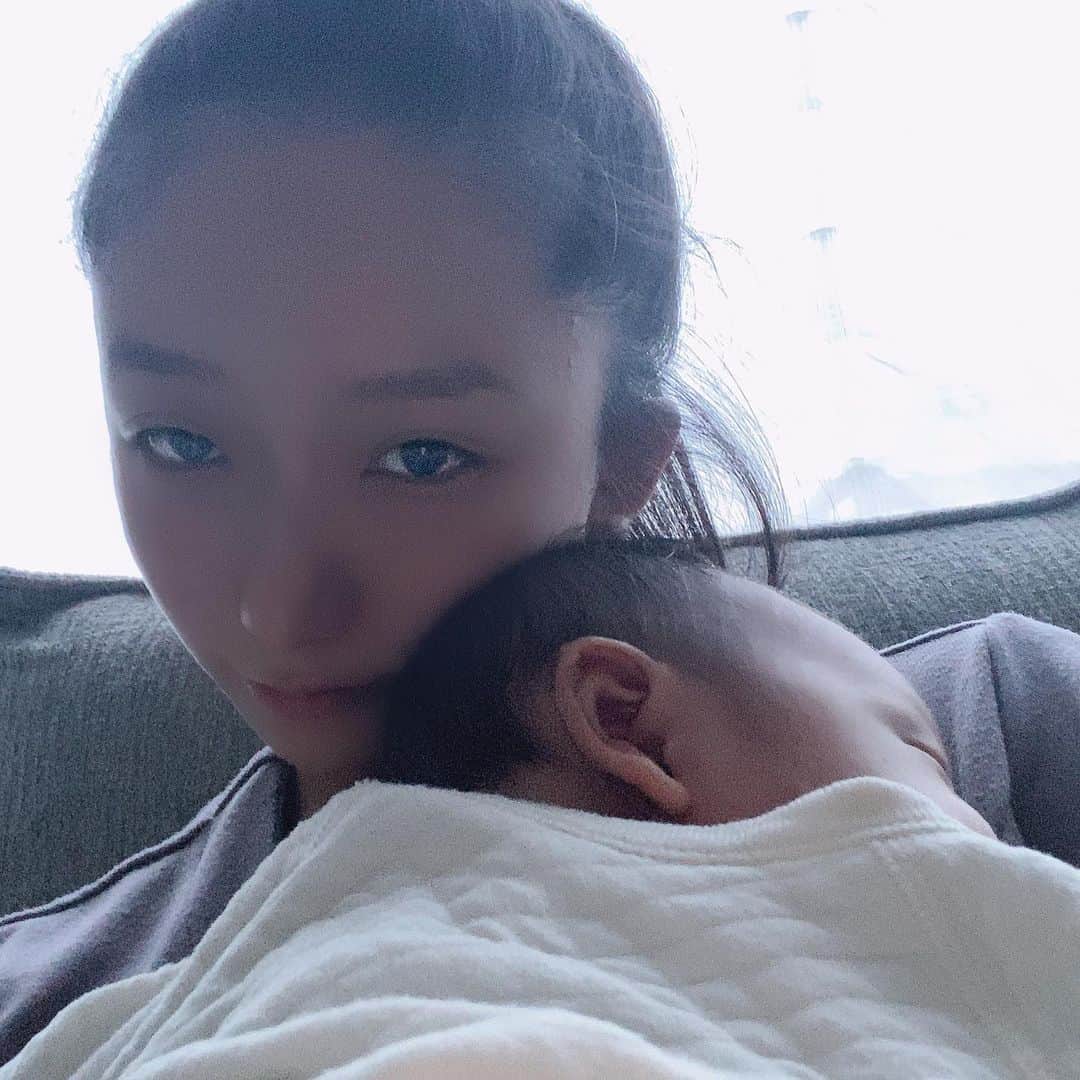 大石ほのかのインスタグラム：「🍼＋👶=👩🏻💓🧡💜  #likeforlike#❤️#いいね#followforfollowback#follow#me#baby#ベビスタグラム#赤ちゃん#男の子ママ#BabyBoy#love#赤ちゃんのいる生活#Instagood#かわいい#dog#犬#宝物#ベビー#家族#family#followｍe#follow4follow#f4f#pretty#cutedog#出産#男の子#ママスタグラム #ママ」
