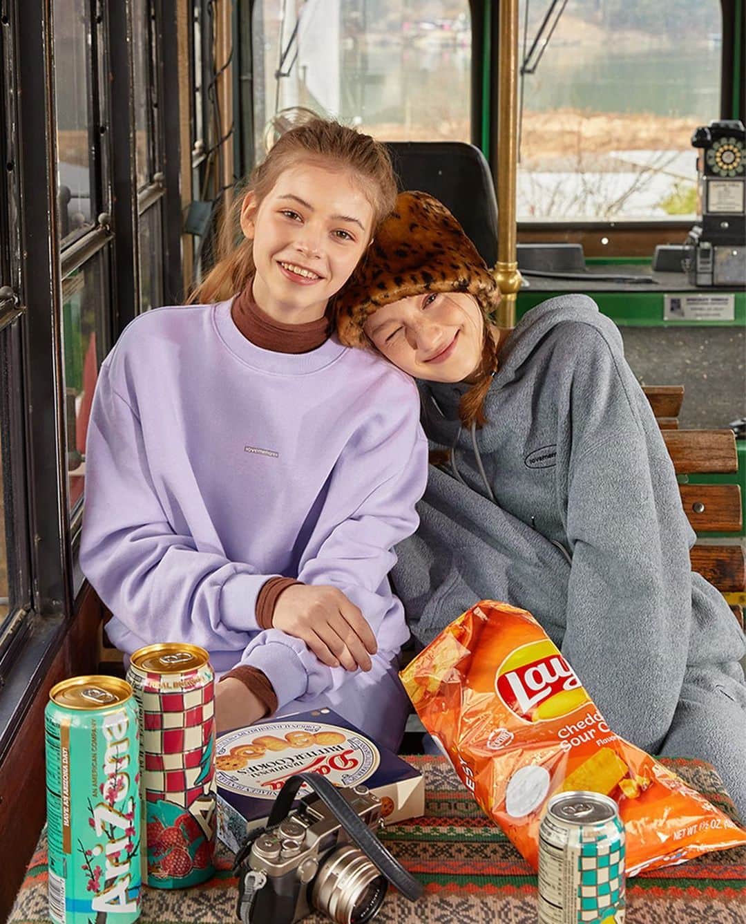 imvelyジャパンのインスタグラム：「lovememoreでおうちコーデ完成🏠  おうち時間も暖かく オシャレにラブミーモアで コーデしましょう🙆‍♀️  今日から始まる ラブミーモアWEEKに新発売した商品は ✔︎24時間限定20％OFF ✔︎1週間限定で新作5％OFF  詳細はサイトでチェックしてください💡  #イムブリー#IMVELY#おうちコーデ #スウェットコーデ #大人カジュアル#大人可愛い#ootd#デイリー #カジュアルコーデ」