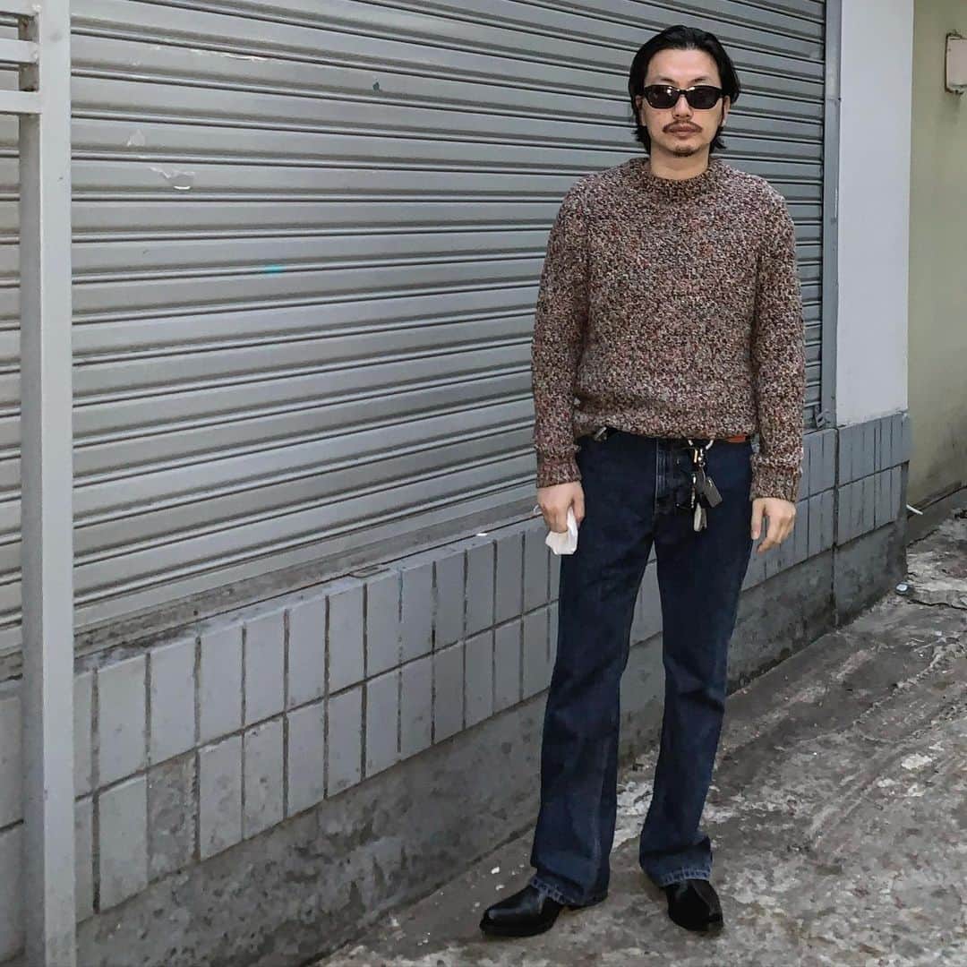 イ・ドンフィさんのインスタグラム写真 - (イ・ドンフィInstagram)「어쩌면 우리는 외로운 사람들  만나면 행복하여도  헤어지면 다시 혼자 남은 시간이  못 견디게 가슴 저리네  비라도 내리는 쓸쓸한 밤에는  남몰래 울기도 하고  누구라도 행여 찾아오지 않을까  마음 설레어보네  거리를 거닐고 사람을 만나고  수많은 얘기들을 나누다가  집에 돌아와 혼자 있으면  밀려오는 외로운 파도  우리는 서로가 외로운 사람들  어쩌다 어렵게 만나면 헤어지기 싫어  혼자 있기 싫어서 우린 사랑을 하네」12月10日 16時13分 - dlehdgnl