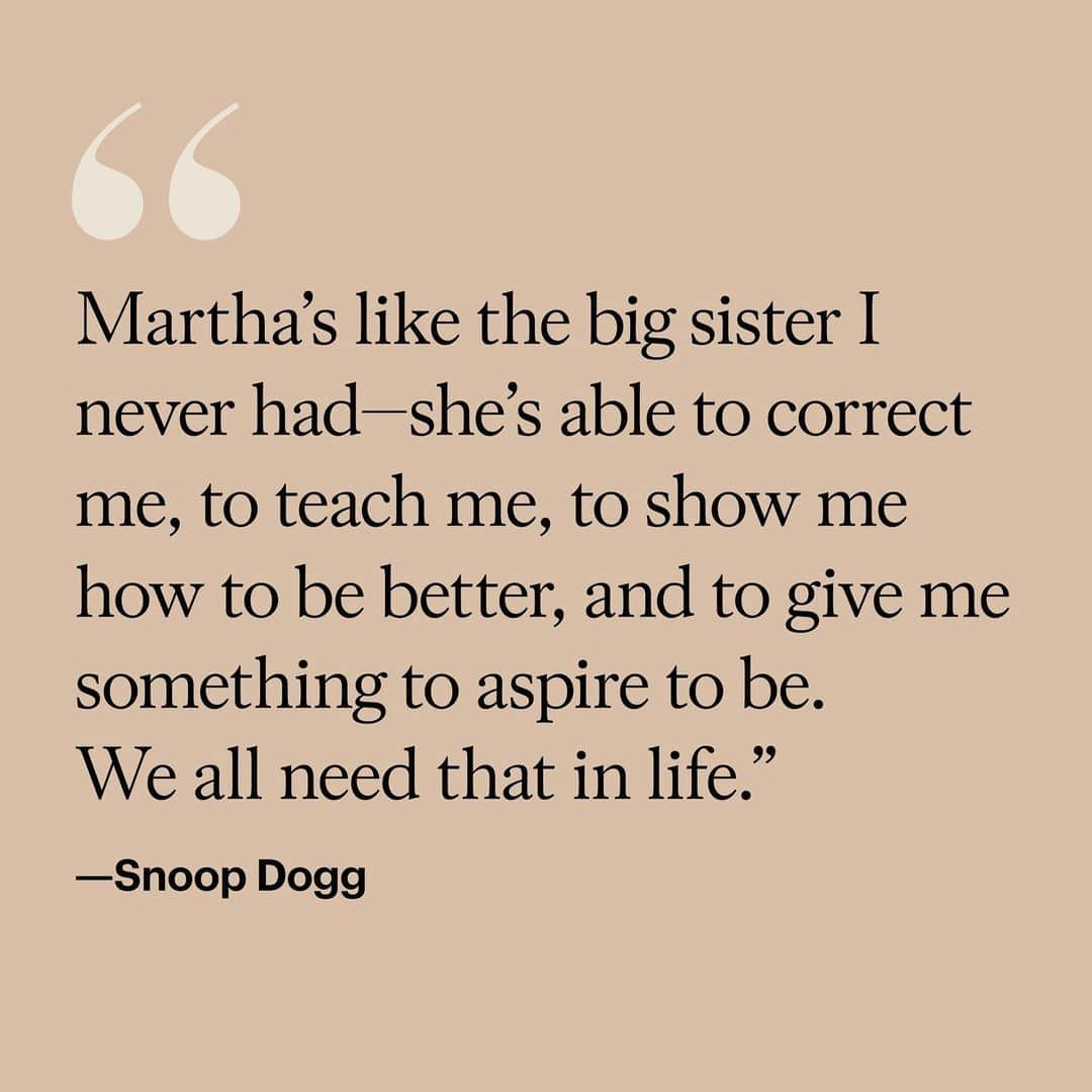 マーサ・スチュワートさんのインスタグラム写真 - (マーサ・スチュワートInstagram)「Believe it or not, @marthastewart48 and @snoopdogg’s friendship emerged out of a bowl of mashed potatoes: Martha first invited Snoop onto The Martha Stewart Show back in 2008, and the two connected over a creamy bowl of spuds and a few vocabulary words that Martha had yet to learn (Snoop's signature "foshizzle" chiefly among them). In honor of #30yearsofLiving, take a look back at some of Martha’s most memorable career moments, including her friendship with Snoop, at the link in bio. 👆🏼」12月10日 7時33分 - marthastewart