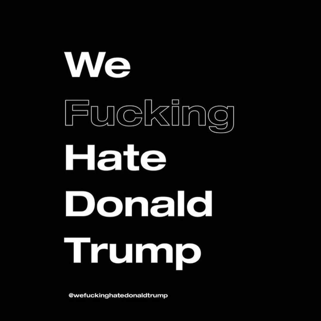 アンナ・パキンのインスタグラム：「@wefuckinghatedonaldtrump IS NOW ON PATREON. They provide content a lot of us love! PLEASE show your continued support by heading over to Patreon signing up!!! LINK IN THEIR BIO💜💜」