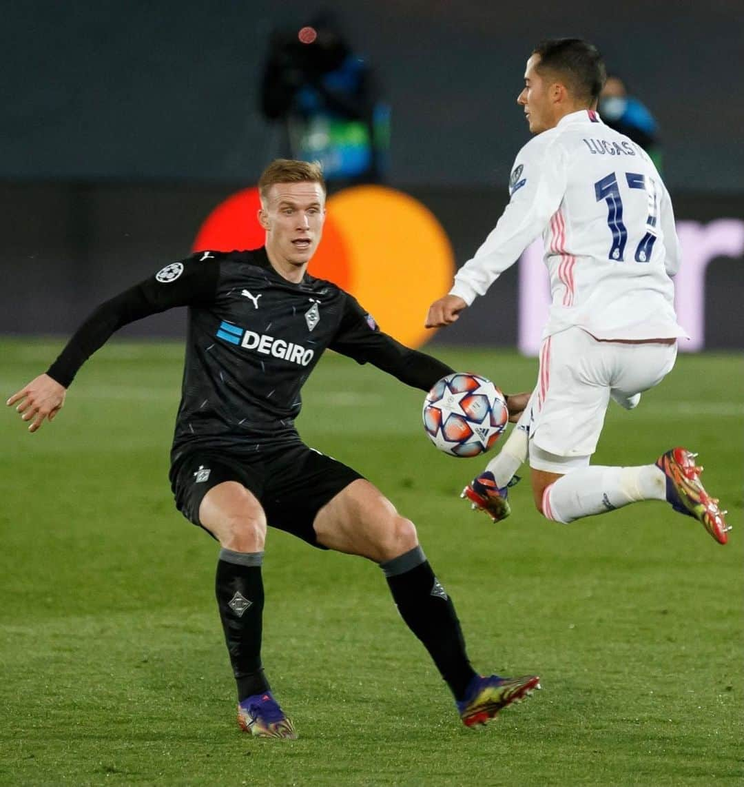 ルーカス・バスケスさんのインスタグラム写真 - (ルーカス・バスケスInstagram)「¡¡HASTA EL FINAL, VAMOS REAL!! 💪 #HalaMadrid」12月10日 7時42分 - lucasvazquez91