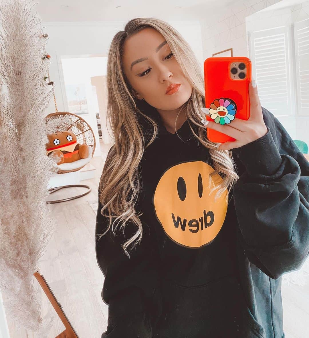 Lauren Riihimakiのインスタグラム：「🌼👅🌼」