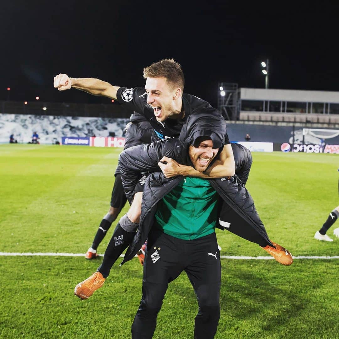 トビアス・ジッペルさんのインスタグラム写真 - (トビアス・ジッペルInstagram)「Ohhhh yes 🙌🏼⚽️🙏🏼 #bigteam #team #bmg #championsleague @flaco7 @borussia @championsleague」12月10日 7時45分 - tobsen_21