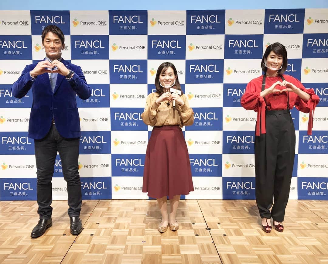 TBS「はやドキ！」のインスタグラム：「ファンケル　パーソナルワン　アンバサダーに就任された長嶋一茂さん、内田恭子さんを直撃！﻿﻿ ﻿﻿ 健康に人一倍気を遣われているお二人！﻿﻿ ﻿﻿ 呼吸法やちょっとした合間を活用して沢山睡眠をとることなど、普段トライできそうな健康法を教えて頂きました☺️﻿﻿ ﻿﻿ ﻿﻿ 結論としては、とにかくストレスを溜めないことが健康にいいそうです！　一茂さんは、率直になんでも話すことがストレス解消法だとのことでした😆﻿﻿ ﻿﻿ わたしのストレス解消法はサウナです☺️﻿﻿ みなさんはどうですか？﻿﻿ ﻿﻿ 篠原﻿﻿ ﻿﻿ ﻿﻿ #長嶋一茂 さん﻿﻿ #内田恭子 さん﻿﻿ #健康法﻿ #直撃🎤﻿ #篠原梨菜﻿ #アナウンサー﻿ #はやドキ﻿ #tbs」