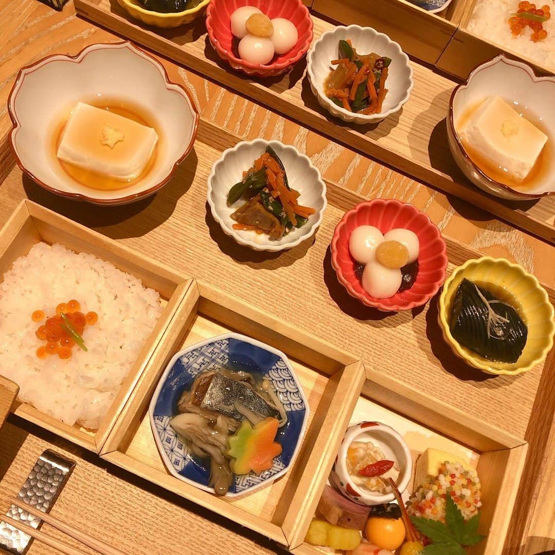 山田優依さんのインスタグラム写真 - (山田優依Instagram)「autumn leaves🍁  京都最後のご飯はおばんざい  居様にて小皿料理を頂いた後は、 梅園で抹茶パフェ食べて最高の〆  そしてこの日はイエローのアウターに合わせて アルダウのイエロー×ホワイトマスクを💛  #Japan #Kyoto #enkoji #ARDW」12月10日 7時57分 - yui_gourmetwalker