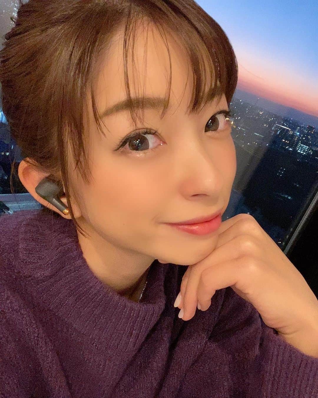 のインスタグラム：「. 外出する時も家で家事する時も音楽聴いてます♪♪ @sudio  . ずーっとしてても全然痛くならないし音が良い✨ . 機械音痴な私でも設定が簡単だからすぐ使えちゃいました🥰👌 . これからの季節プレゼントとしても最適☺️🎁✨ . sudio公式サイトより全商品15%オフ❣️ クーポンコード（rinrika） 有効期限20201年2月25日まで。 . 12月までにオーディオ機器をご購入いただいた方を対象にギフトラッピングキット無料✨ . 是非チェックしてみてね〜♡ . . . #音楽#ワイヤレスイヤホン#sudio#sudiojp#オシャレ#可愛い#使いやすい#シンプル」