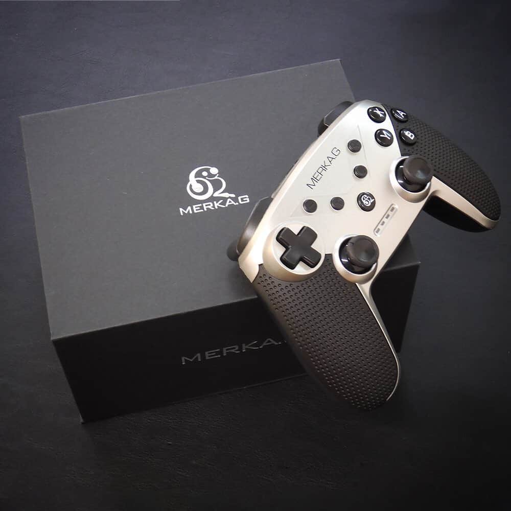 Alonso Selectのインスタグラム：「シルバーコントローラー✨数量限定 発売開始！ #merka.g #メルカジー #プロコントローラー #プロコン #proコントローラー #シルバー #高級感 #スイッチ #スイッチライト #nintendoswitch #nintendoswitchlite」