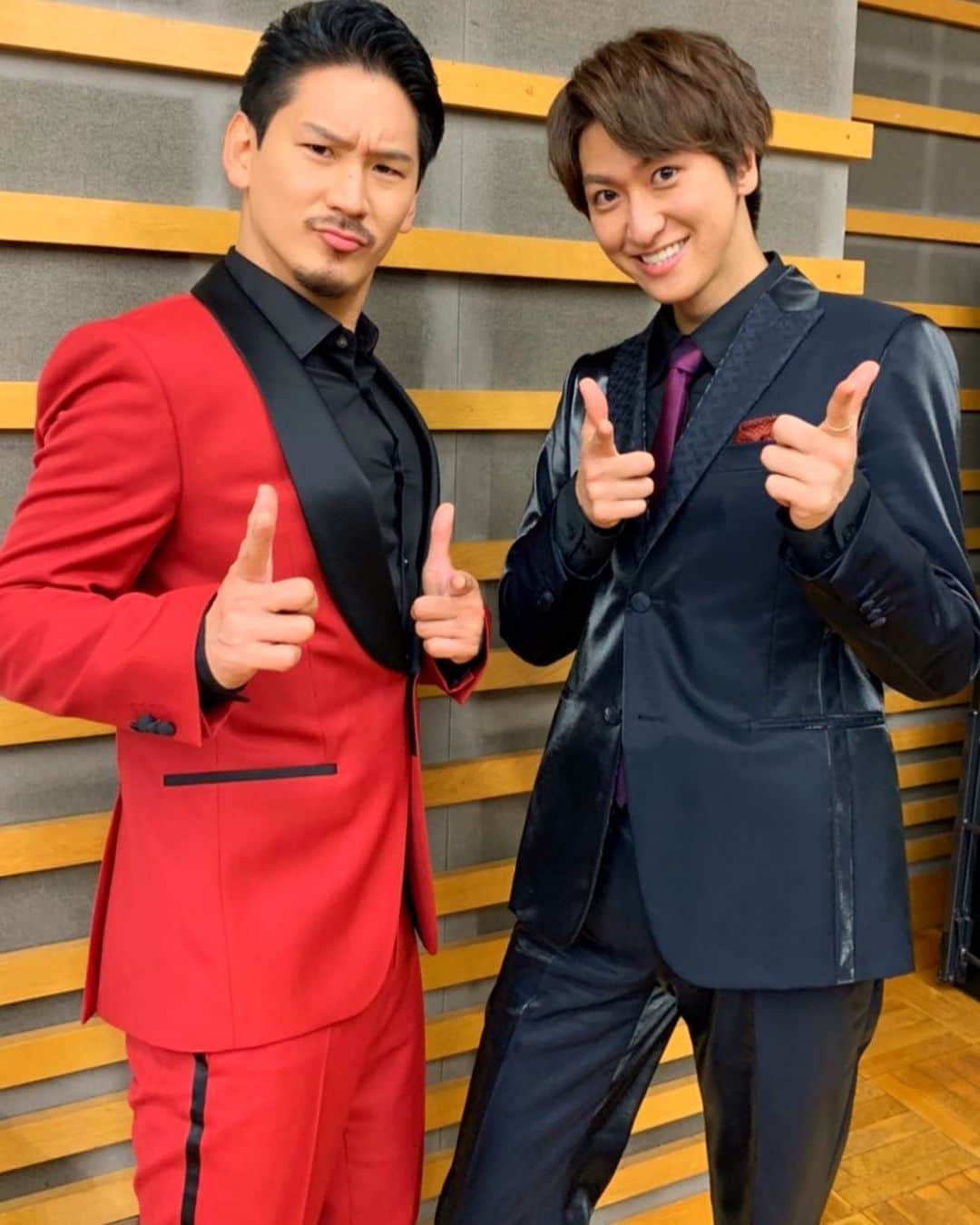 小野田龍之介さんのインスタグラム写真 - (小野田龍之介Instagram)「FNS歌謡祭 2020 第2夜⭐️ 昨夜ご覧くださった皆様ありがとうございました‼️  ミュージカル『Les Misérables』より 『民衆の歌』をレ・ミ2021カンパニーとして 歌わせていただきました🇫🇷  ご応募いただいた沢山のコラボ動画… 本当にありがとうございました🎶 今年ならではのコラボレーション。 とても胸が熱くなりました😭😭😭  来年の『Les Misérables』もどうぞお楽しみに🇫🇷 相葉くんとWアンジョでゲッチュ👉笑笑 ＊ ＊ ＊ #FNS歌謡祭  #2020  #第2夜  #ミュージカル  #musical  #レミゼラブル  #LesMisérables  #民衆の歌を歌おう  #佐藤隆紀 #知念里奈 #濱田めぐみ #屋比久知奈  #生田絵梨花 #内藤大希 #相葉裕樹 #斎藤司 #森公美子  #小野田龍之介  #衣装 #ThisIsBOSS」12月10日 8時16分 - ryunosuke_onoda