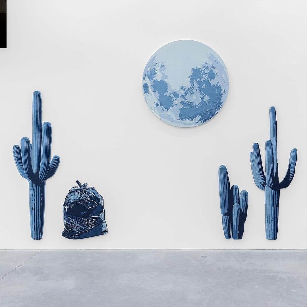 HYPEBEASTさんのインスタグラム写真 - (HYPEBEASTInstagram)「@hypebeastart: New York-based artist @nickdoyle333 is the subject of a new solo exhibition at Belgium’s @stems_gallery. The presentation, entitled “Nowhere,” features a selection of unseen denim sculptures paying homage to mid-century American objects. From a concrete briefcase to an oversized cigar and kidney-shaped pools, the works presented continue to the artist’s practice of exploring classic American iconography while destabilizing its myths and associations through Doyle’s playful takes on these iconic visuals. The exhibition is on view until January 2, 2021.⁠⠀ Photo: Stems Gallery」12月10日 8時28分 - hypebeast