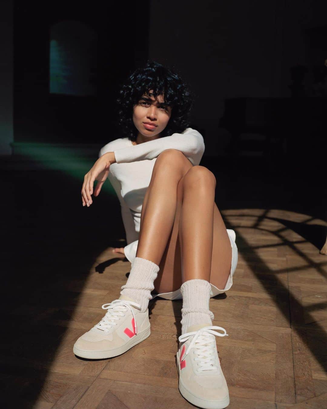 カレンウォーカーのインスタグラム：「A top-up of @Veja has arrived in time for us to ship to you for the holidays! Available in Playpark by KW stores and online - karenwalker.com/Playpark」