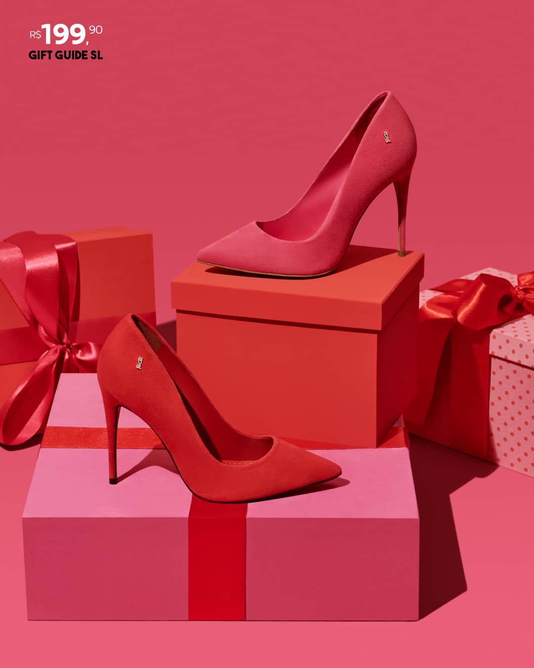 Santa Lollaのインスタグラム：「Para uma mulher clássica e elegante, nada melhor que um sapato a altura, como o scarpin stiletto. O toque de cor garante o update fashion na medida. [ R$199,90 cada ] #santalollaverao21 #giftguideSL #scarpin #highheels #stiletto #red #pink」