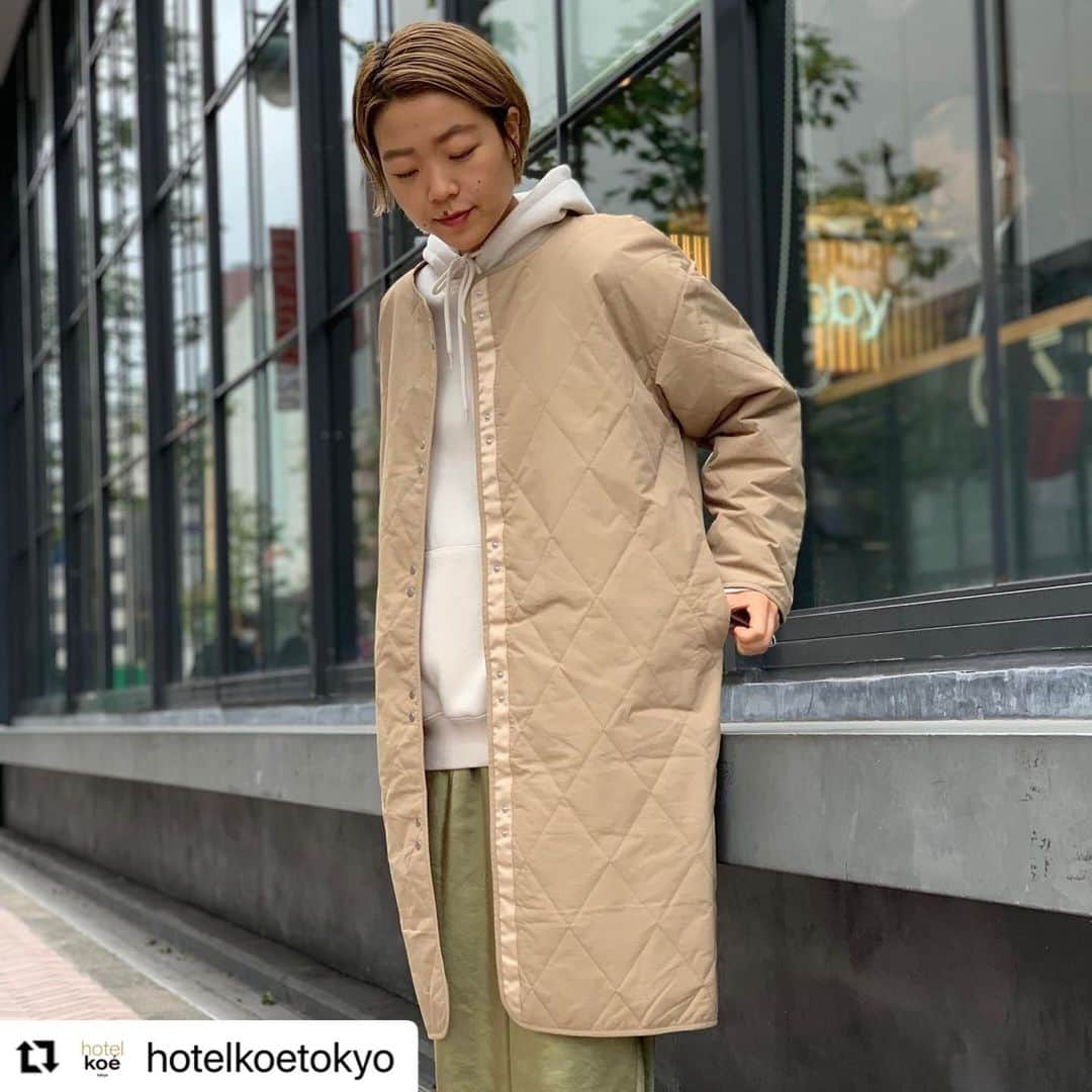 コエのインスタグラム：「#Repost @hotelkoetokyo ・・・ 【2020AW】ライトキルトロングブルゾン .  2020AutumnWinter  軽くて着心地も楽なロング丈アウター  キルティングアウターはやや重さを感じるものが多いですが、これは着ていてストレスなし。  さらに、撥水加工が施されているため、雨の日でも安心して着られます。  汚れもはじくことが多く、お手入れの手間も減るところが嬉しいポイント。  キルティングアウターは今年のトレンド。  デイリーカジュアルにマッチしやすい、おすすめアウターです。 .  #koe #outfit #ootd #outfitoftheday #fashion #code #in_fashion #instafashion #2020aw #hotelkoe #ファッション #アパレル #コーディネート #レディースコーデ #冬コーデ #キルティングコート #冬アウター #アウター #shibuya」