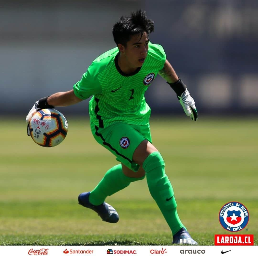 サッカーチリ代表チームさんのインスタグラム写真 - (サッカーチリ代表チームInstagram)「🇨🇱 #LaRojaSub17 igualó ante @ueoficial Sub 20 por 3-3 en la última fecha del #TorneoMÁSQUEUNAPASIÓN  ⚽️ Goles: @rodr10go_, @b._pinnola17 y @agustindonoso10   👊 ¡A seguir creciendo de cara al #SudamericanoSub17 del próximo año!   📸 Nicolás Maldonado / Comunicaciones Universidad de Chile   #VamosLaRoja #Chile #LaRoja #SelecciónChilena」12月10日 9時10分 - laroja