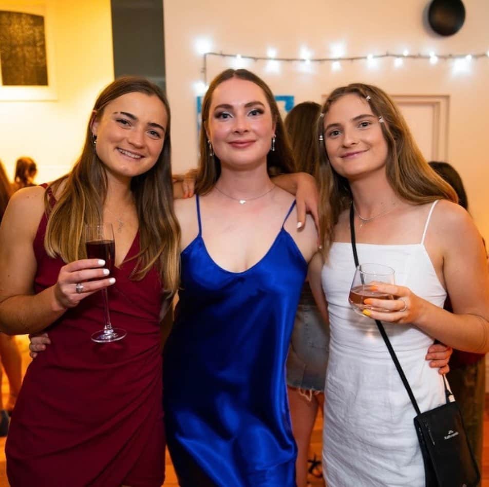Phoebe Edwardsのインスタグラム：「We can’t talk right now, we’re doing hot girl shit.   Thank you for an incredible night @izzyhegan x」