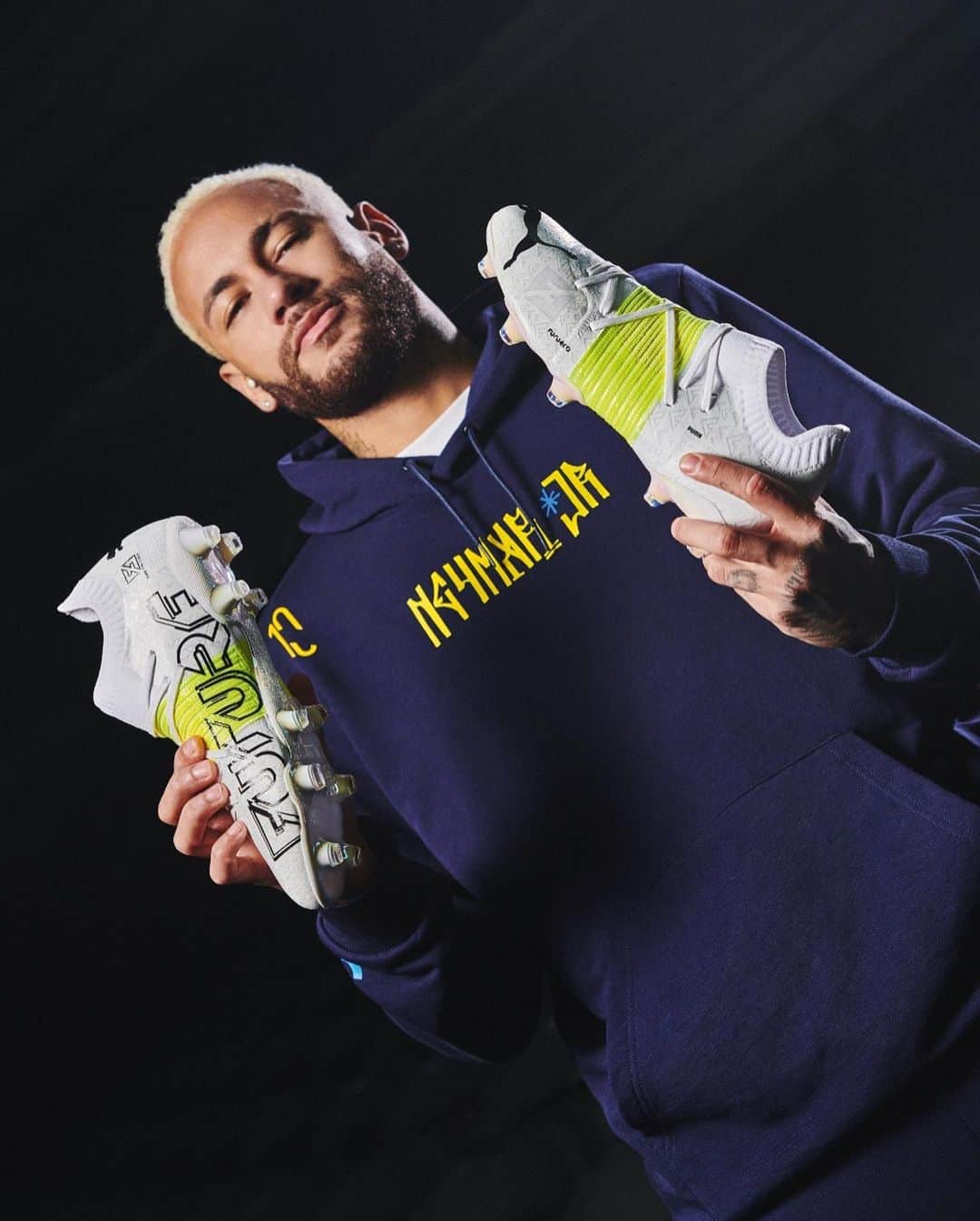 HYPEBEASTさんのインスタグラム写真 - (HYPEBEASTInstagram)「@hypebeastkicks: @neymarjr has unveiled his second collaboration with @puma, following on from his PUMA KING Platinum football boot-centred capsule earlier this year. The latest release focuses on the FUTURE Z 1.1, to be worn exclusively by the Paris Saint-Germain and Brazil player, which will release alongside the Neymar Jr. Future apparel collection. The FUTURE Z 1.1 football boot has been designed with Neymar Jr.’s playing style in mind, the boot is finished with eye-catching details including a bright yellow FUZIOFIT+ compression band, the word “FUTURE” on the medial side, and an all-over arrow pattern. The collection is available now.⁠⠀ Photo: PUMA」12月10日 9時28分 - hypebeast