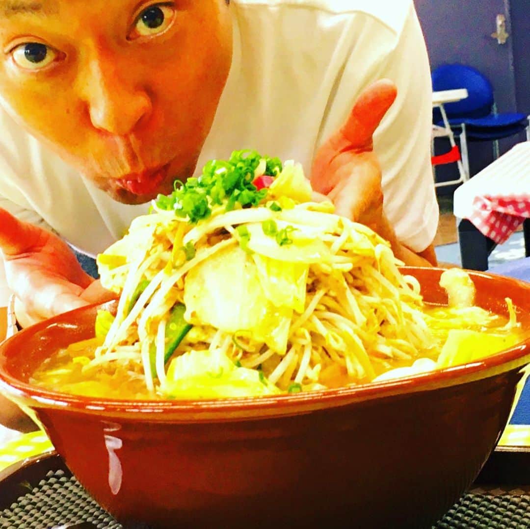 のインスタグラム：「🍜🍜🍜  食べ応えあり(´∀｀) #新しいおおいた  #大分ローカル #大分ランチ #大分グルメ #大分県 #佐伯市 #上浦　と書いて #かみうら　と読む #佐伯市上浦活性化センター #しおさいの里 #名物 #人気 #ごまだしちゃんぽん #シェアできる #すり鉢盛り #ボリューム凄い #美味しい #麺すたぐらむ  #麺すきな人と繋がりたい  #男性　#女性 #オススメ  #大分県 #熊本県 #中九州タレント #ローカルタレント #中華首藤」