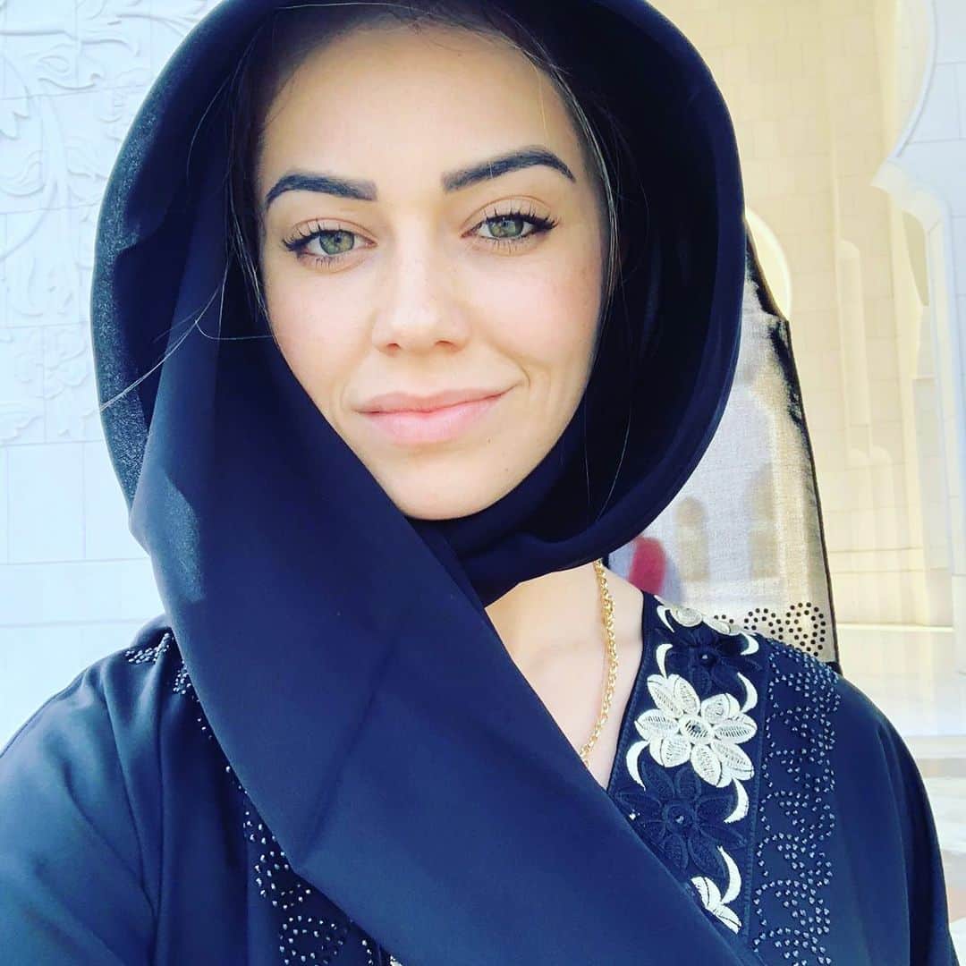 のインスタグラム：「Minha Gata, me aturando a 10 anos já ! Te amo 🧡」
