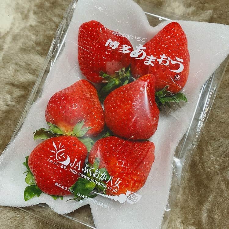 岩村菜々美さんのインスタグラム写真 - (岩村菜々美Instagram)「この季節が来たぜ🍓ひゅー！ #あまおう #いちご #strowberry」12月10日 9時51分 - nanami1120