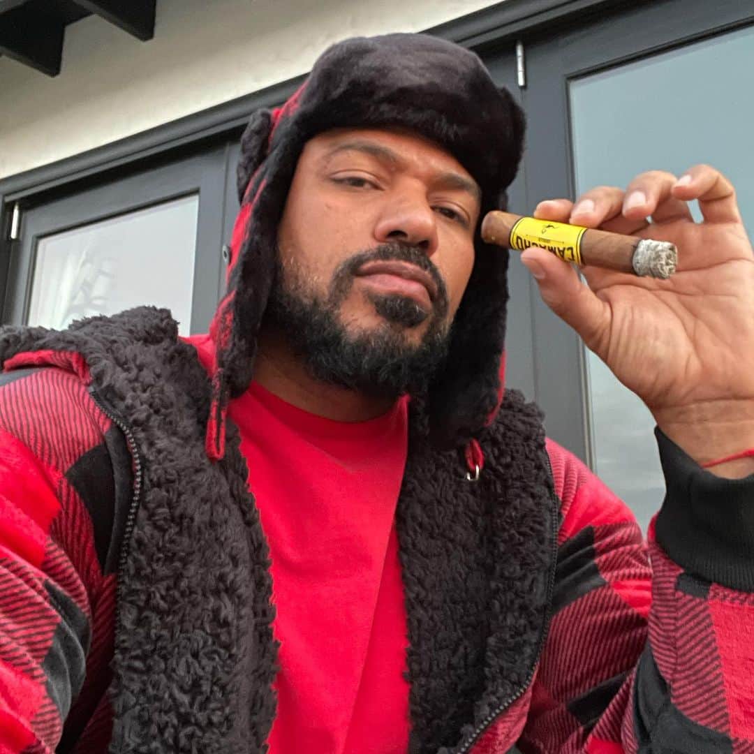 ラズ・アロンソのインスタグラム：「Way back, when I had the red and black lumberjack. With the hat to match!」