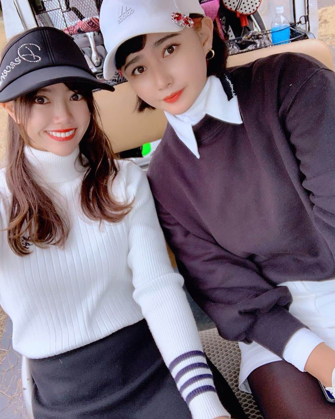 hina2221のインスタグラム：「@seina086 とゴルフ❤️ 2人でゴルフ行くと、ずっと仕事の話😂 計画通りに行かないこともたくさんあるけど、 周りの方に恵まれ、順調に進んでいます✨ 本当に感謝💕年内もうすこし頑張るぞ💪 . . .  #ゴルフ女子 #taylormade #ドライバー#スライス#ゴルフ男子#ゴルフ好きな人と繋がりたい#ゴルフレッスン#ゴルフスイング動画 #練習記録#ゴルフレッスン#ゴルフ練習#ゴルフ#ゴルフ女子#筋トレ女子#ゴルフウェア#ゴルフスイング#スイング動画#ゴルフ好き#インスタゴルフ#スポーツ女子#스포츠#골프#골프웨어#高尔夫#putter#golfgirl#ゴルフジョシ」