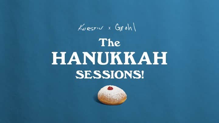 フー・ファイターズのインスタグラム：「With all the mishegas of 2020, Greg and I were kibbitzing about how we could make Hannukah extra-special this year. Festival of Lights?!? How about a festival of tasty LICKS!!! So hold on to your tuchuses because we’ve got something special coming for your shayna punims.   L’chaim!!!!   #hanukkahsessions」