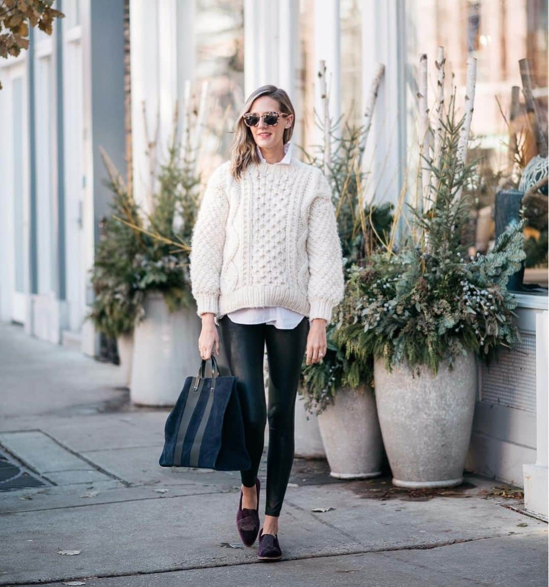 Anna Jane Wisniewskiさんのインスタグラム写真 - (Anna Jane WisniewskiInstagram)「But really, all I wear are @spanx now. (And my favorite layering, poplin button-down is $33!)  #notsponsored #leggings #classicstyle http://liketk.it/33yrW #liketkit @liketoknow.it 📸 @ironandhoney」12月10日 10時26分 - seeannajane