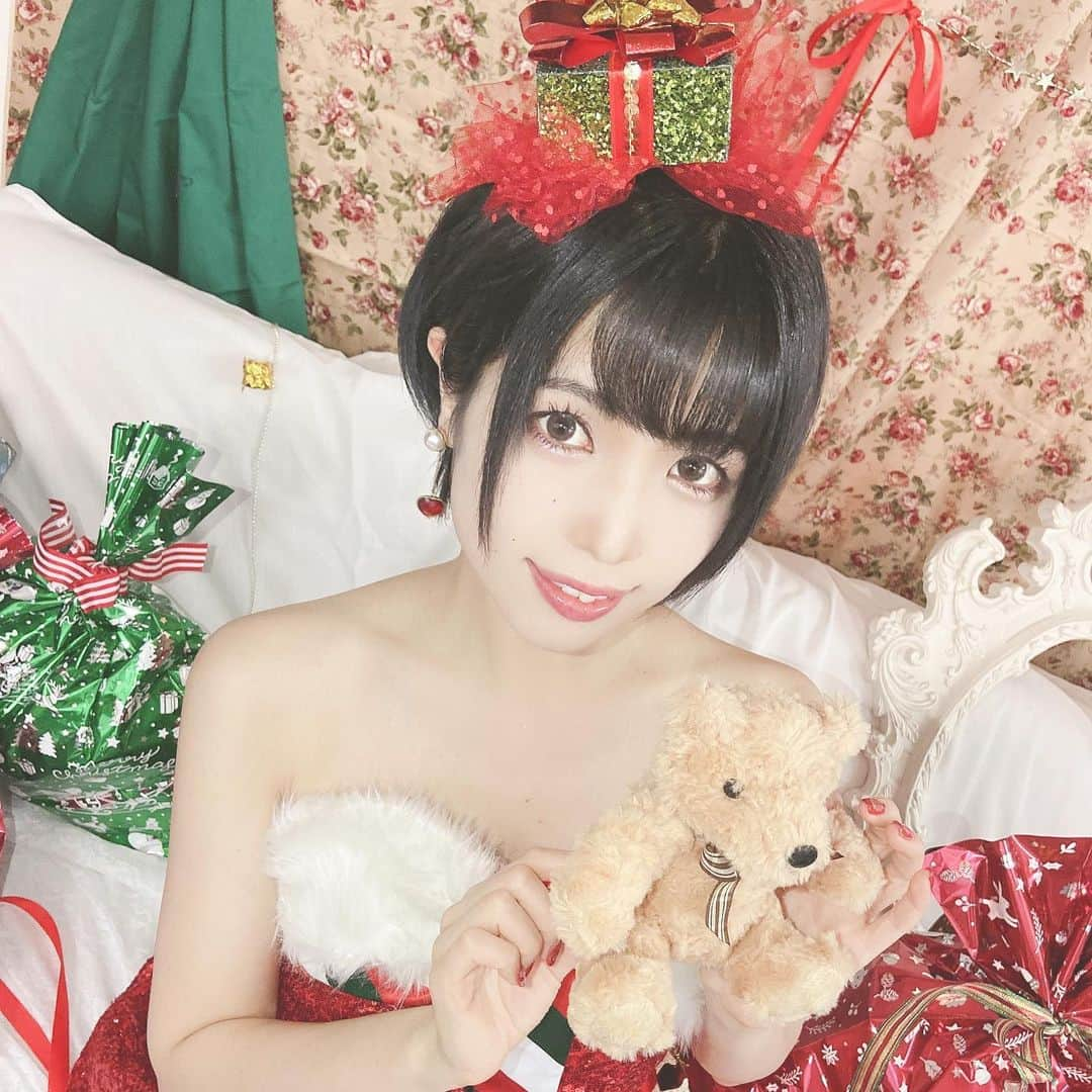 胡桃沢まひるさんのインスタグラム写真 - (胡桃沢まひるInstagram)「Merry Christmas 🤶🏻❤ What gifts do you want？🎁  #japanesegirl #japanese #cosplay #santa #コスプレ #秋葉原 #秋葉原ディアステージ #ディアステ #メリクリ #くりすますぷれぜんと #クリスマス」12月10日 10時40分 - mahiru104