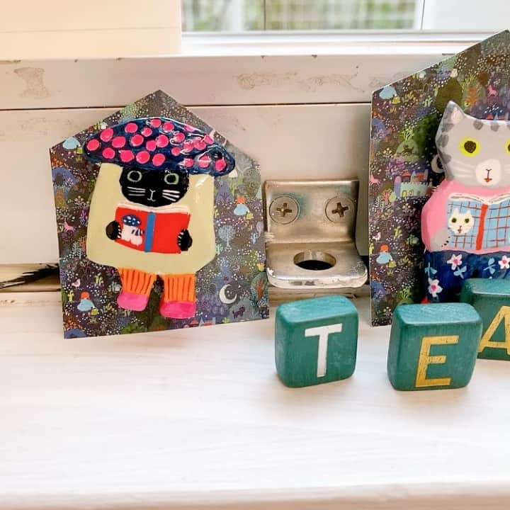 北岸由美のインスタグラム：「「tea for two」展でお出しした新作のマルシェバッグやブローチなど、@douxdimanche のオンラインショップでお求めいただけるようになりました！ よかったら覗いてみてください🎄  #yumikitagishi #galeriedouxdimanche」