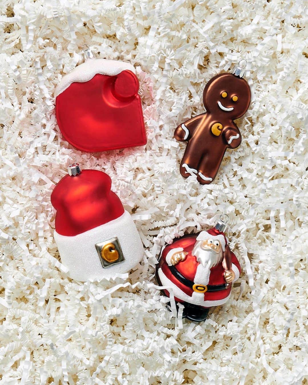 カーハートのインスタグラム：「Christmas Gift Guide.  Accessories, gadgets & stocking fillers available in Carhartt WIP Stores & Online.   クリスマスギフトガイド. プレゼント、ギフトに最適なアパレル、ガジェット、アクセサリを豊富に取り揃えております。全国のCarhartt WIP Store & Online Storeからどうぞ。  #CarharttWIP  #workinprogress」