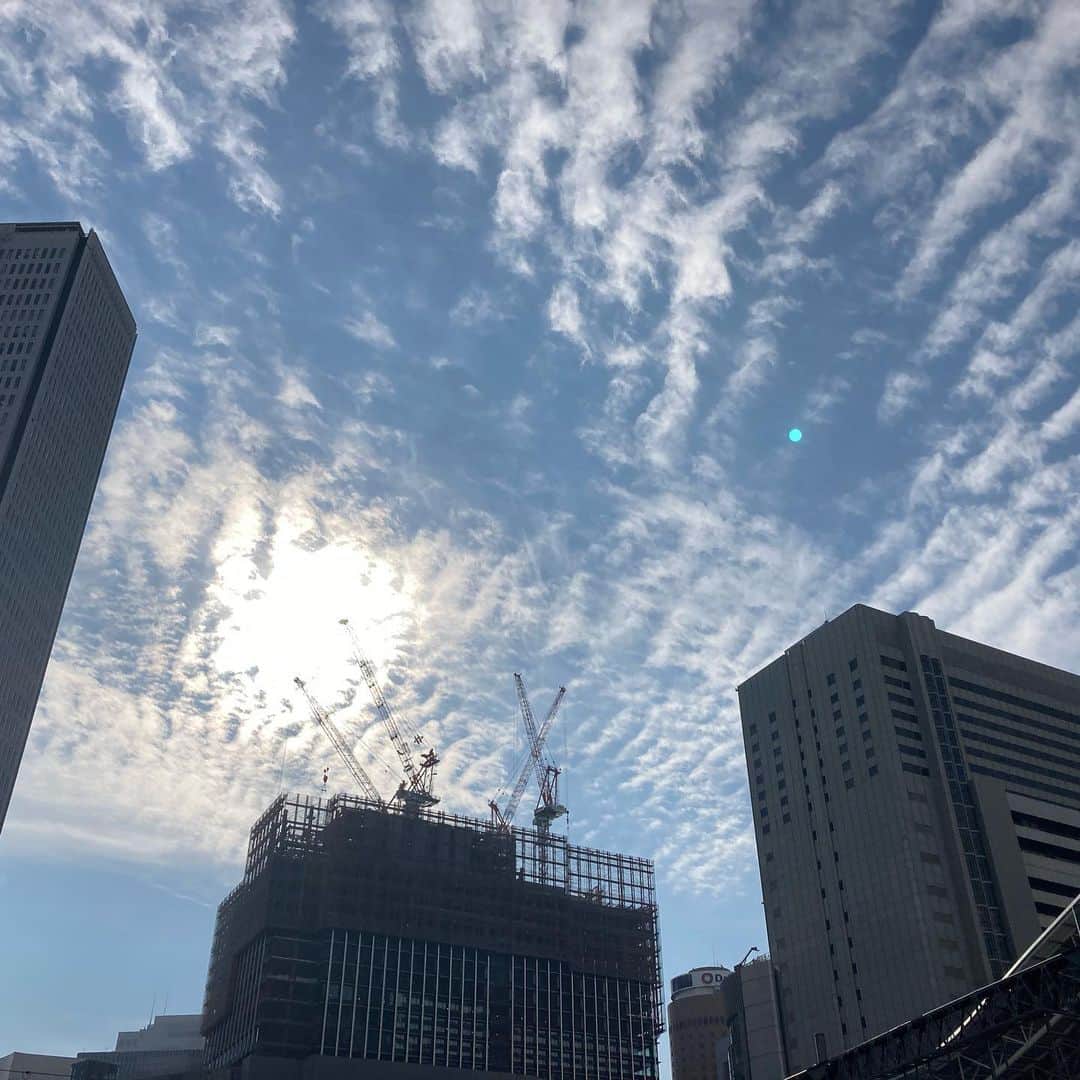 牧野誠三さんのインスタグラム写真 - (牧野誠三Instagram)「今日の空、雲は高い。 スッキリした雲ですね。#ytvアナウンサー  #ytv  #牧野誠三　#sky」12月10日 10時53分 - makino_seizo_freeter