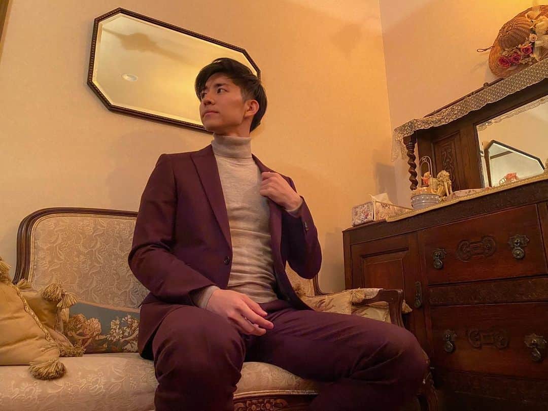渡邉信一郎のインスタグラム：「"FABRIC TOKYO"さんの オーダースーツが届きました。  オーダーメイドだと ウエストも丈も最高にちょうど良い🙌  みんなもぜひチェックしてみて🙆‍♂️ @fabric_tokyo   #fabrictokyo#スーツ#オーダーシャツ#オーダースーツ#sponsored#follop」