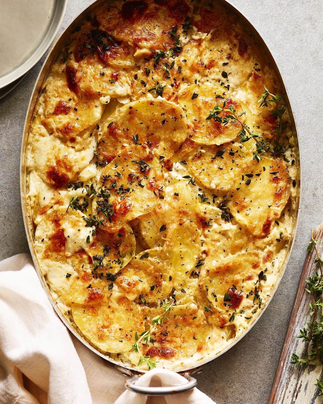 Gaby Dalkinのインスタグラム：「Omggggggg it’s everything! Cheesy Potato Gratin with caramelized onions, thyme and a secret ingredient to make it extra creamy and delish!! You’re welcome in advance! https://whatsgabycooking.com/cheesy-potato-gratin/」