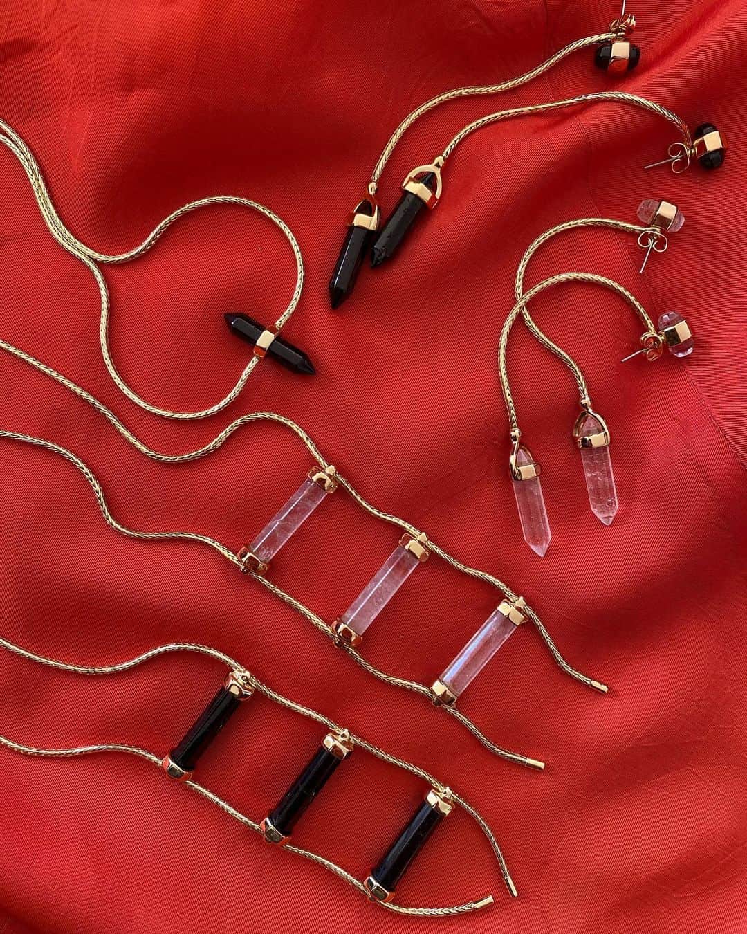 のインスタグラム：「Which stone speaks to you? Tourmaline or Quartz. Comment below 💫」