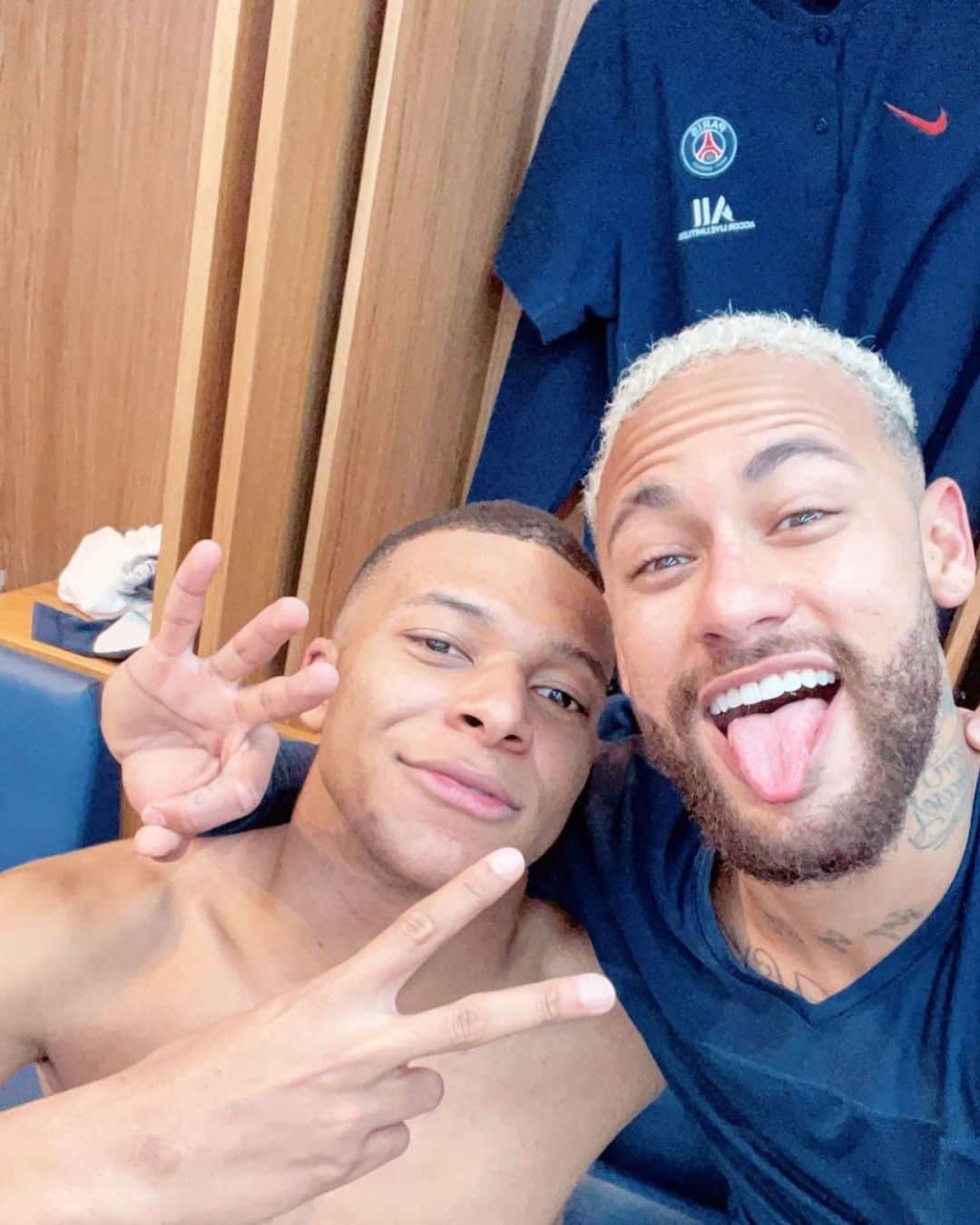 UEFAチャンピオンズリーグさんのインスタグラム写真 - (UEFAチャンピオンズリーグInstagram)「This duo 🔥🔥🔥  Is there a more talented combination?  #UCL    📸 @neymarjr」12月10日 11時08分 - championsleague