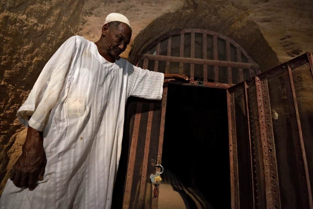 National Geographic Travelさんのインスタグラム写真 - (National Geographic TravelInstagram)「Photo by Robbie Shone @shonephoto / Meet Uncle Ali. For over 25 years he has been the key holder for the gate of the tomb of Tanutamani. He guided us through the royal burial chambers belonging to King Tanwetamani (Tanotamun) and Queen Kalhata at El Kurru, a few kilometers south of Karima, Sudan.」12月10日 16時39分 - natgeotravel