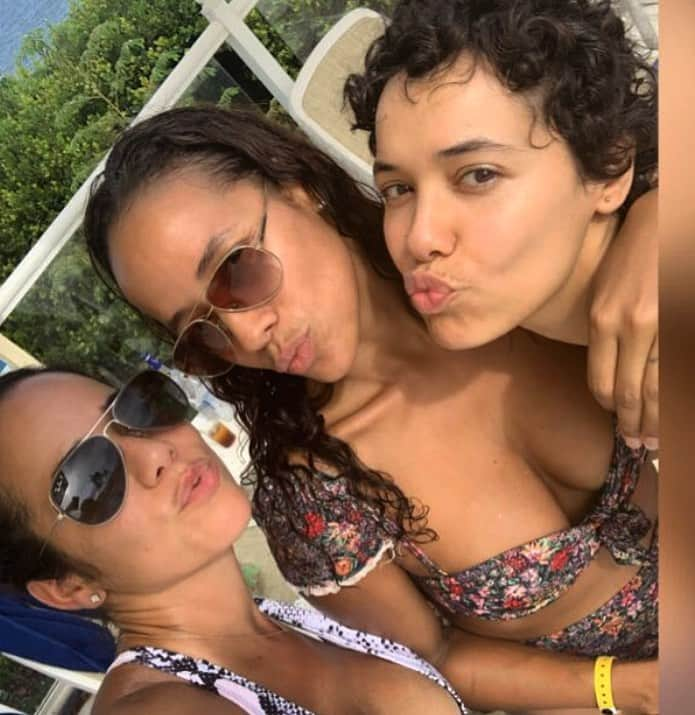 ダニア・ラミレスさんのインスタグラム写真 - (ダニア・ラミレスInstagram)「Maybe it’s not too late for this #wcw @sassydani @deniseramirez1 #sisterlove 💓💕」12月10日 16時40分 - daniajramirez