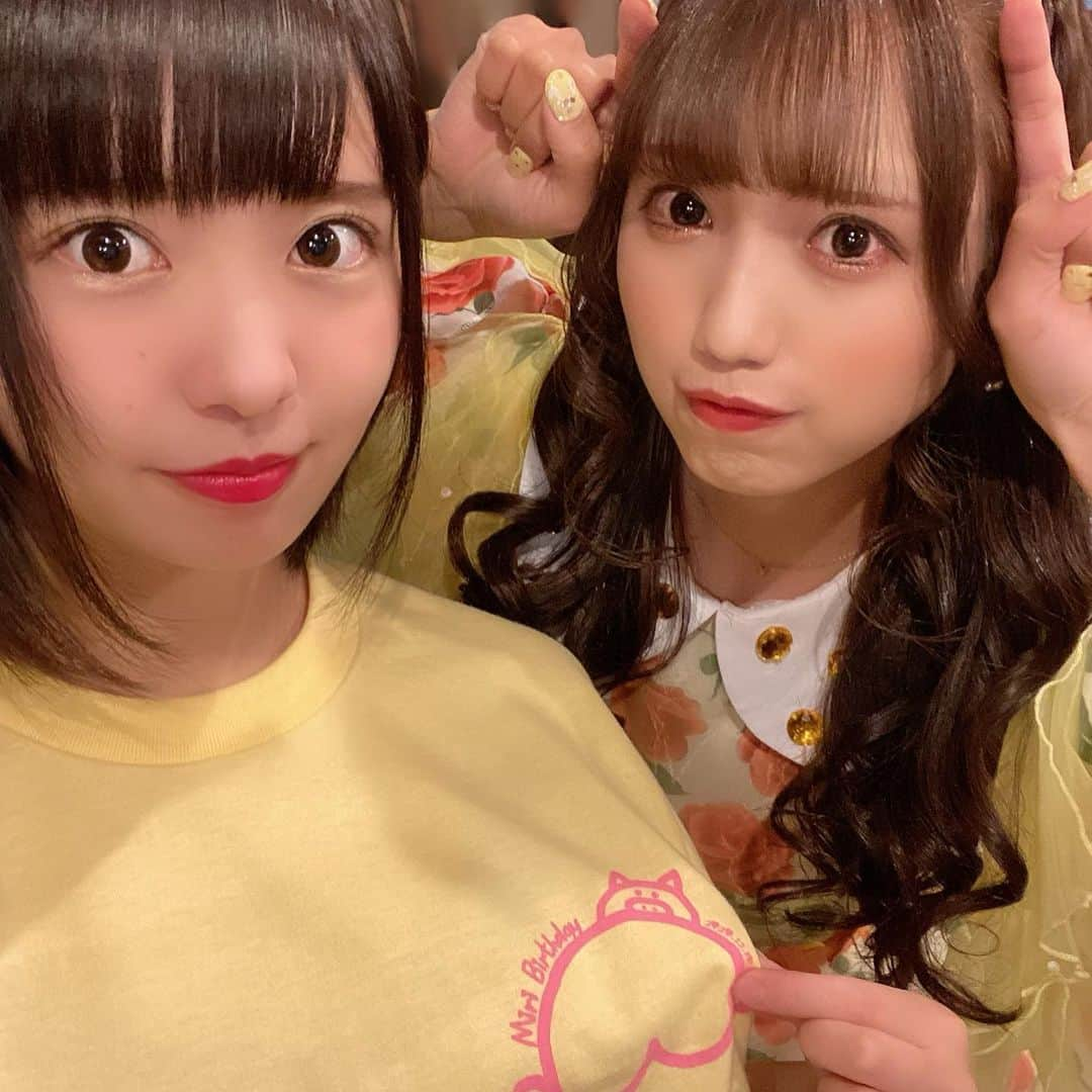 朝倉ゆりさんのインスタグラム写真 - (朝倉ゆりInstagram)「#みりまるバースデー 🎂 ． 真田美璃ちゃん🍑みりち💛 お誕生日おめでとう🥰 新メンバーとして加入してくれてから 約1年✨いつもちょっとした些細なことで笑ってくれたり 気付いたら笑ってたり 笑顔がキラキラしてるみりち💛 色んなことに一生懸命で努力する姿に ゆりも刺激をもらってます🎁 これからも一緒に楽しみながら 更なる飛躍を目指していこうね🥰 生まれてきてくれてありがとう💛 ． #エラバレシ #cute #model #idol #アイドル #그라비아 #아이돌 #모델 #扎心了 #예뻐요 #可愛 #晚上好 #早上好」12月10日 11時18分 - eb_loverinko