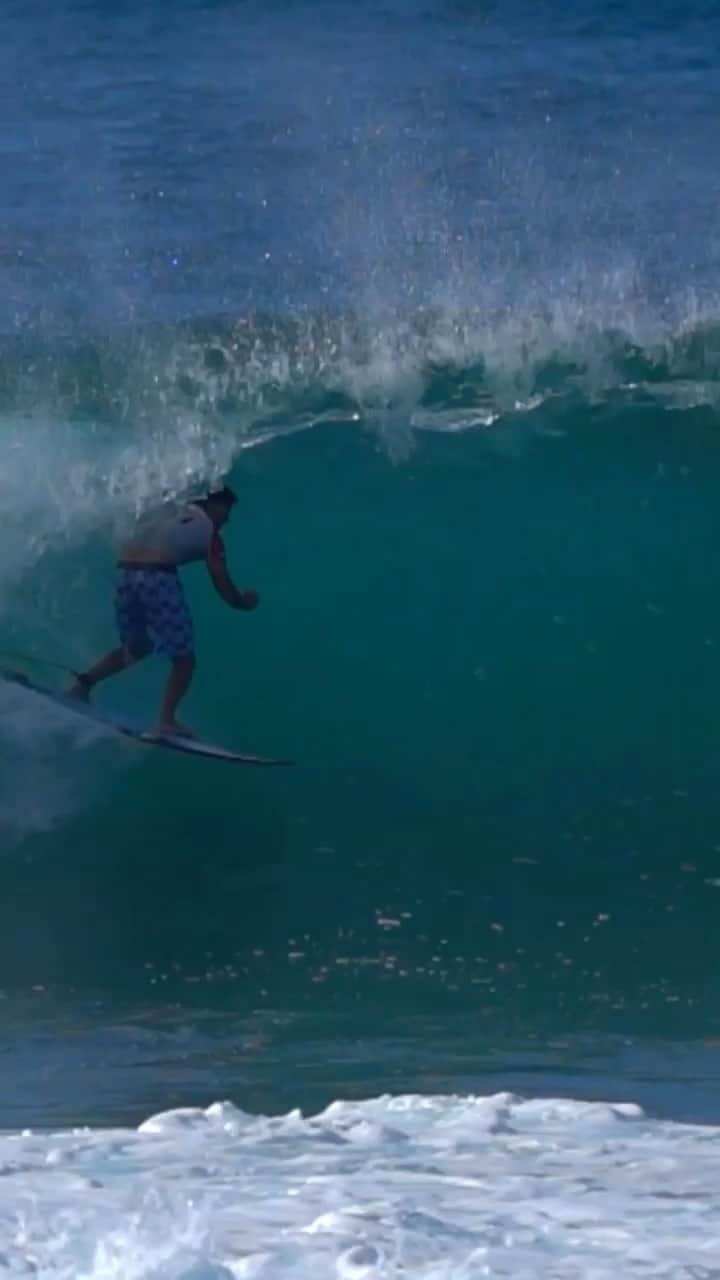 ミグエル・プッポのインスタグラム：「Round 1 ✅   Feliz em voltar a competir e avançar direto para o Round 3 aqui no Hawaii! Foco na missão 🎥 @italomlc」