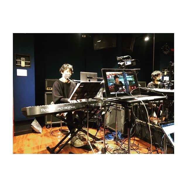 JONTEさんのインスタグラム写真 - (JONTEInstagram)「JONTETV、ありがとうございました！ 自粛期間中になんとかコードを覚えれるようになり、昨日のJONTETVだったりを通して、まだまだスキルなんてスの字も出ないですが、楽しんでいただいて、ここでも成長していけたらという思いでやらせてもらってます。 引き続きがんばりますね🎶 またお付き合いください🎶 #1212 #明日館 #新曲 #披露 #jontetv」12月10日 11時40分 - jtfav