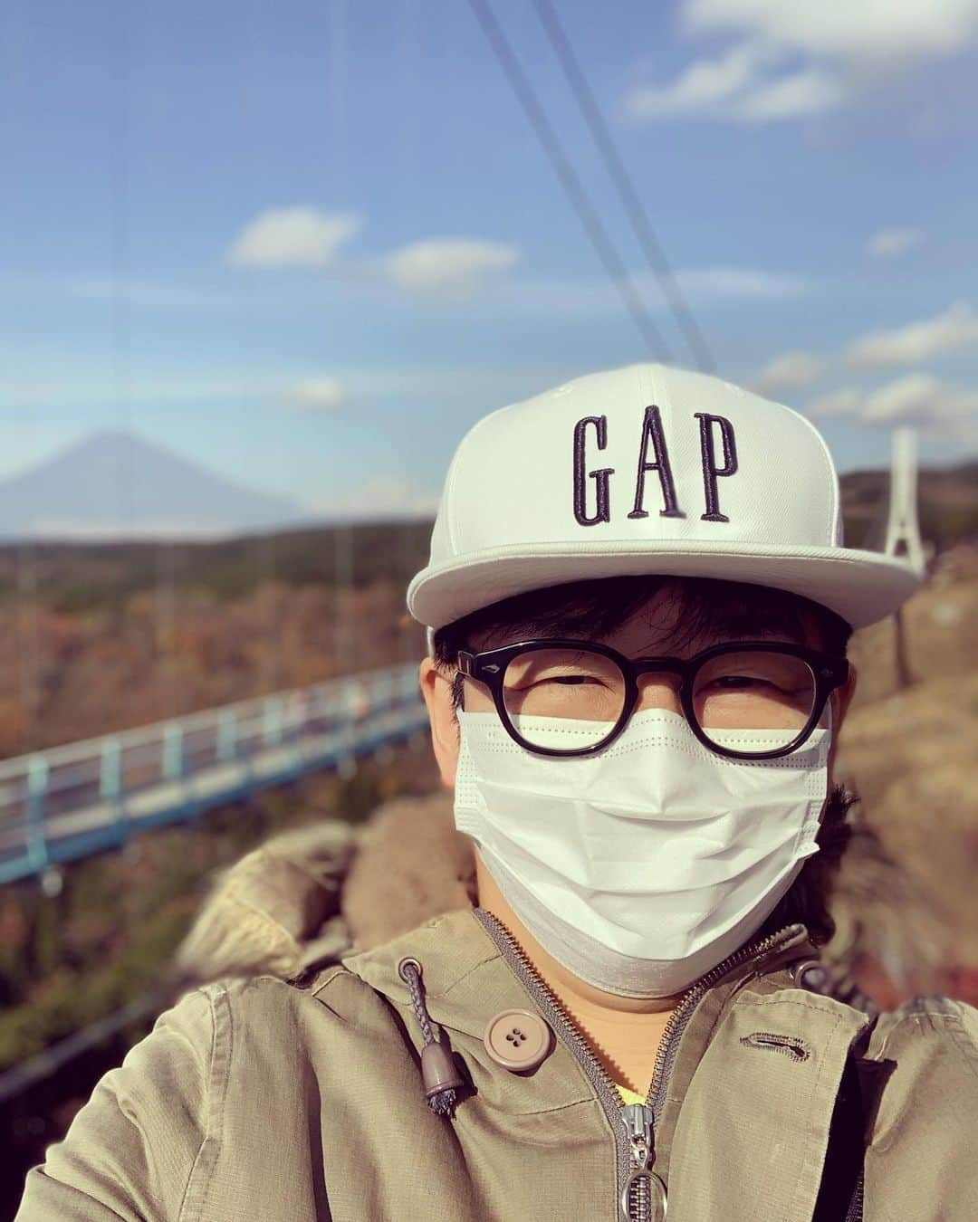 富士彦さんのインスタグラム写真 - (富士彦Instagram)「#三島スカイウォーク #富士彦のボイスキューを #聞きま笑〜 #ラジオ #生中継 #ええ天気 #高所苦手なので #吊り橋からでなくて #ごめん(^^) #細目」12月10日 11時41分 - kunugifujihiko