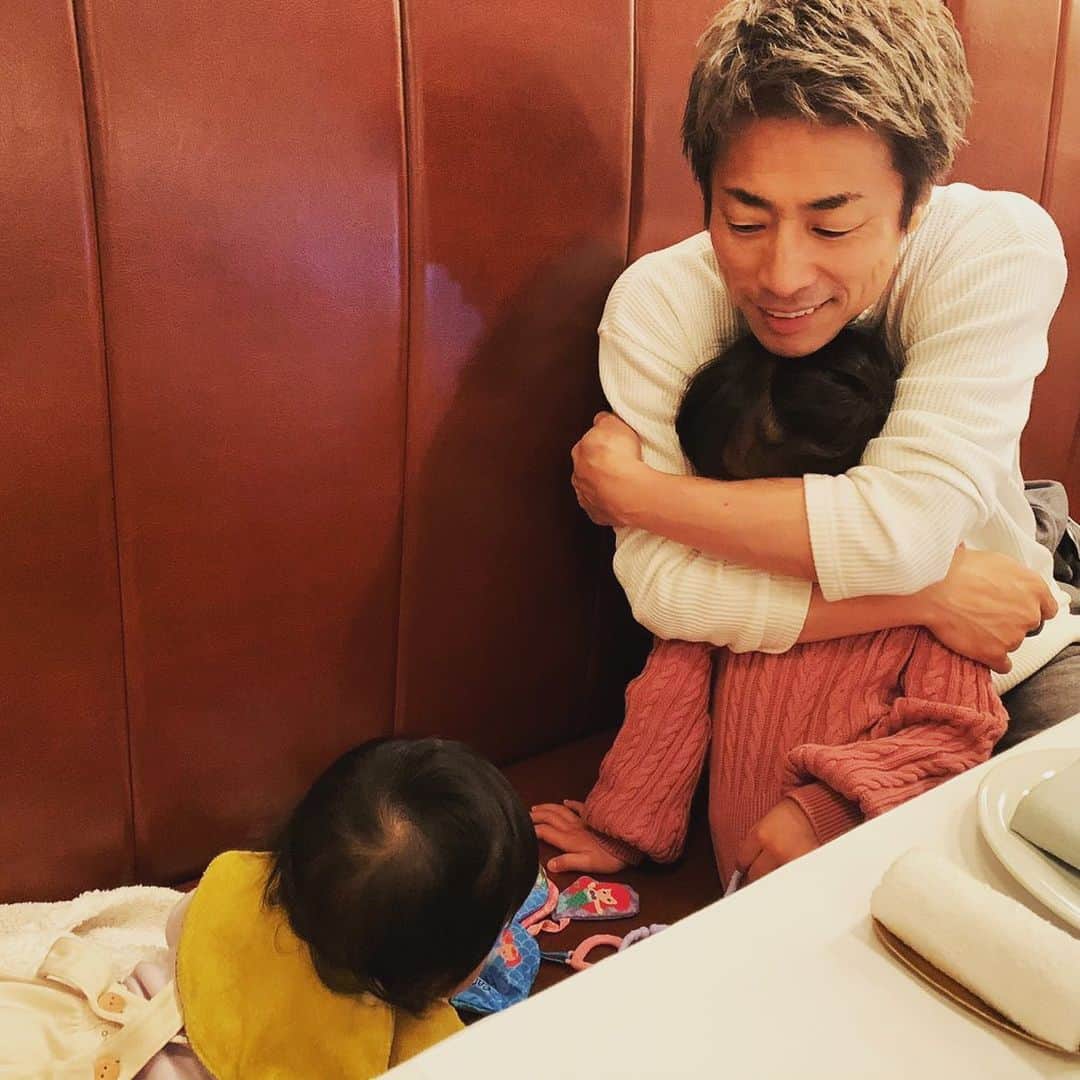 田村淳のインスタグラム：「久しぶりに食事に行きました^_^ 飲食店さん…やはり厳しそう… 感染症予防対策をしっかりして 感染も抑えつつ、経済も回したいですね。  あなたの周りに経営が厳しそうな飲食店を見かけますか？」