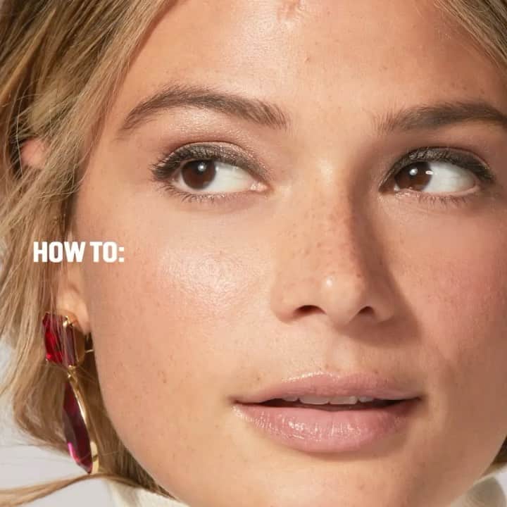 ボビー・ブラウンのインスタグラム：「I like things simple and not complicated. Add a little or layer Just a sec to get more payoff. Use your fingers or a brush. Simple. @mollyerogel @jonesroadbeauty color: Golden Peach」
