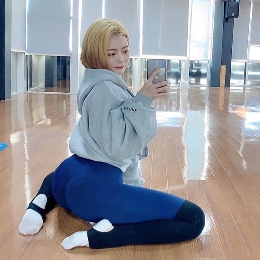 BodyON Koreaさんのインスタグラム写真 - (BodyON KoreaInstagram)「Wow!! @95_seongha 👍😎💕 | | 🔥생각과 삶이 멋진 #운동 피플들을 바디온코리아는 응원합니다! | | 🍀자신 or 주변 지인 중에 짐패션 핫피플 계시면 DM 보내주세요📩 | |  #koreafashion #ootd #koreamodel #fitspo #트레이너 #koreagirl #fitnessgirl  #ulzzangfashion #daily #dailylook  #selfie #kbeauty #koreabeauty #오오티디 #셀스타그램 #운동하는여자 #피트니스 #헬스타그램 #레깅스패션 #몸매 #바디체크 #bodygoals #model #fitgirls #bodycheck」12月10日 12時00分 - bodyonkorea