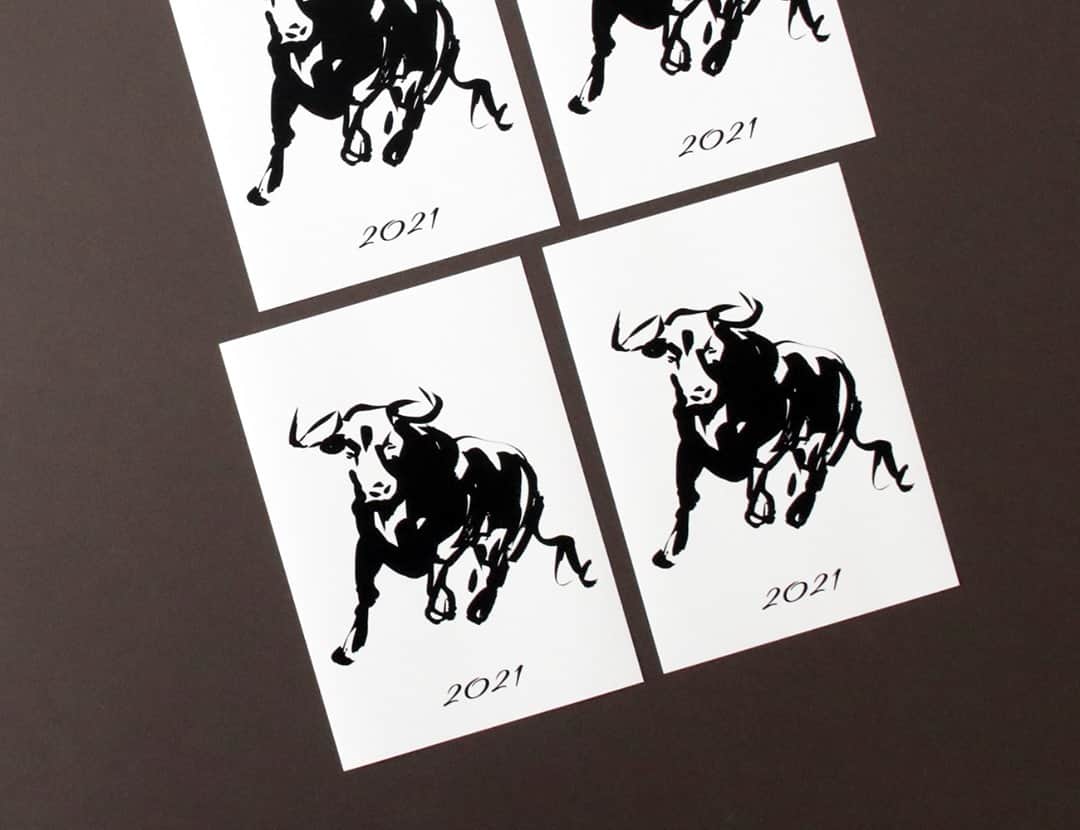 KOZLIFEさんのインスタグラム写真 - (KOZLIFEInstagram)「＼お買い物いただいた皆さまへ！／ 日頃の感謝を込めて・・・ 只今フィンランドのアーティスト・Teemu Jarvi描き下ろしのポストカードをプレゼント中です✧  ラフなタッチで描かれた躍動感ある雄牛。 英語では、干支の丑といえば「ox」で雄牛なのだそう… なんとなく「cow」のイメージでしたが この力強い雰囲気が 色々なことがあった2020年を経て 新しい年を迎えるのにぴったりかも。  ◎商品は当店トップページのバナーorプロフィールのURLからどうぞ。 ▶︎ @kozlife_tokyo  #KOZLIFE #LoveFoodLoveLife #Interior #instahome #instagood #instajapan #pinecone #november #teemujarvi #テームヤルヴィ #ポストカード #壁面インテリア #暮らし #北欧 #北欧インテリア #北欧雑貨 #インテリア #丁寧な暮らし #シンプルライフ #プレゼント #2021 #干支 #丑年」12月10日 12時00分 - kozlife_tokyo