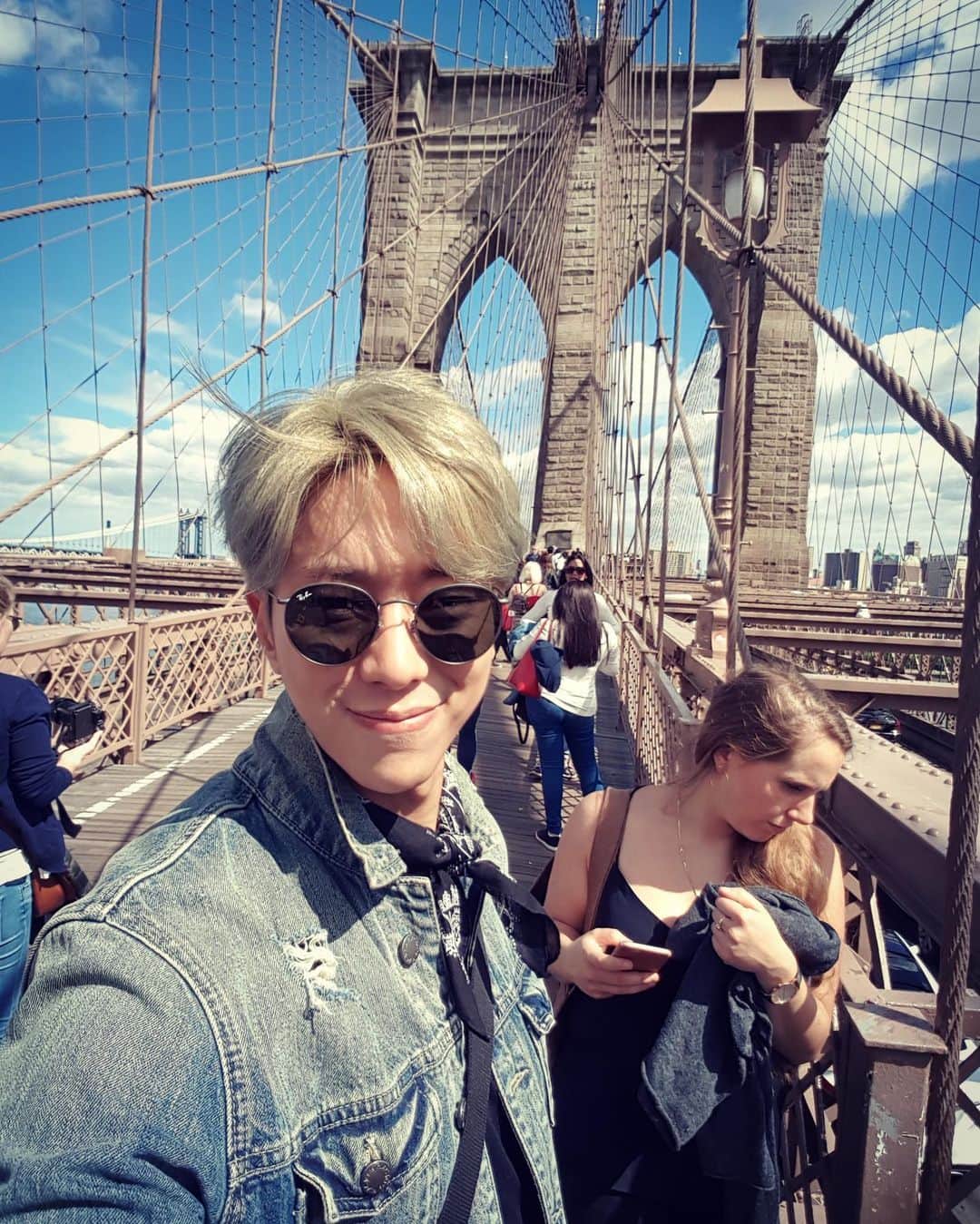 ユン・ヒョンミンのインスタグラム：「In New York, 2017 🌈」