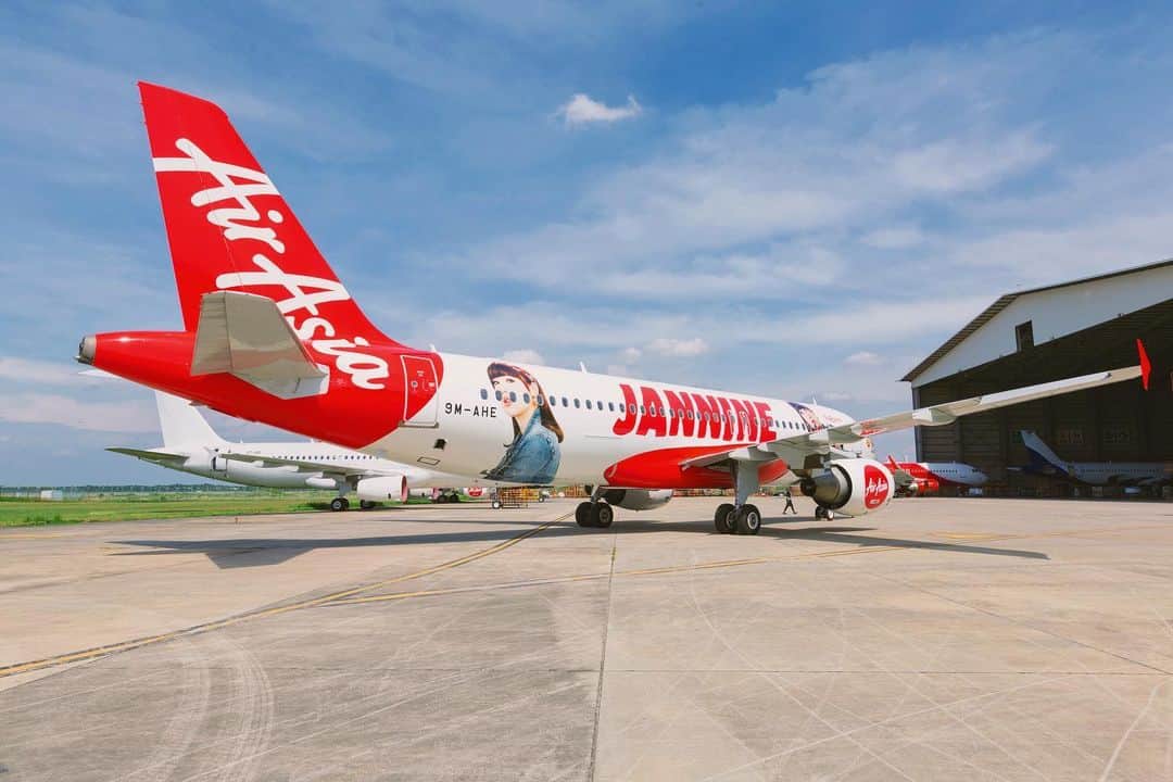 エアアジアのインスタグラム：「airasia Media Group, together with @officialredrecords, proudly revealed the newest #airasia livery featuring @jannineweigel for her debut single, Passcode!  Catch this aircraft and fly with 'Jannine' as it currently services domestic routes across Malaysia! ✈️❤️」